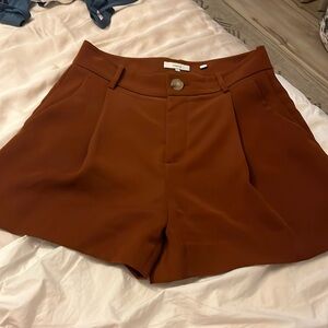 VINCE Pleat Front Shorts In Brick